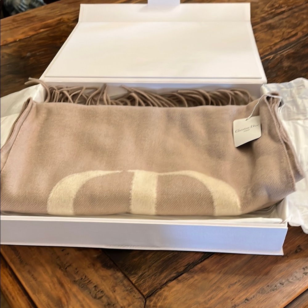 DIOR wool wrap